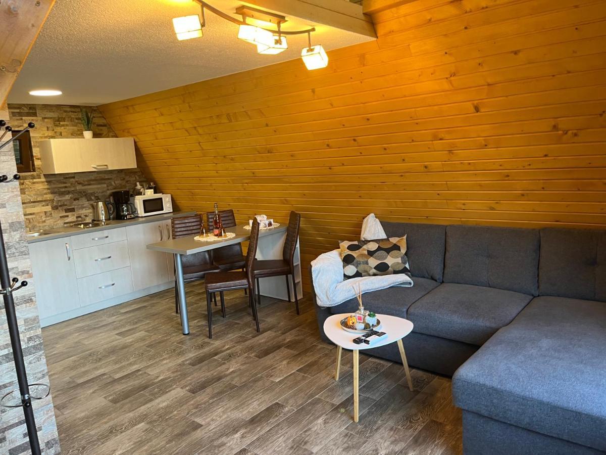 Casutele De Sub Padure Hotell Avrig Exteriör bild