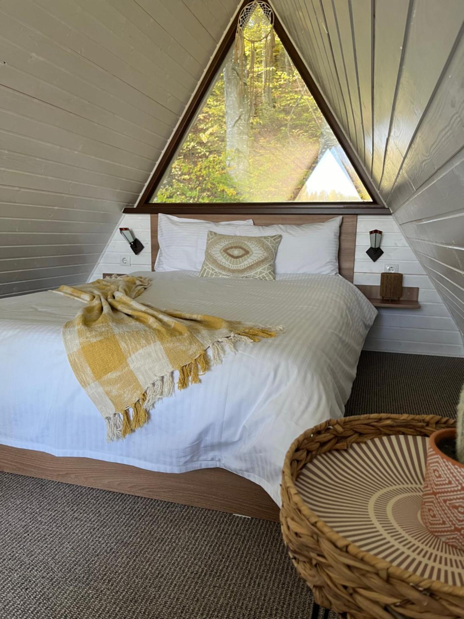 Casutele De Sub Padure Hotell Avrig Exteriör bild