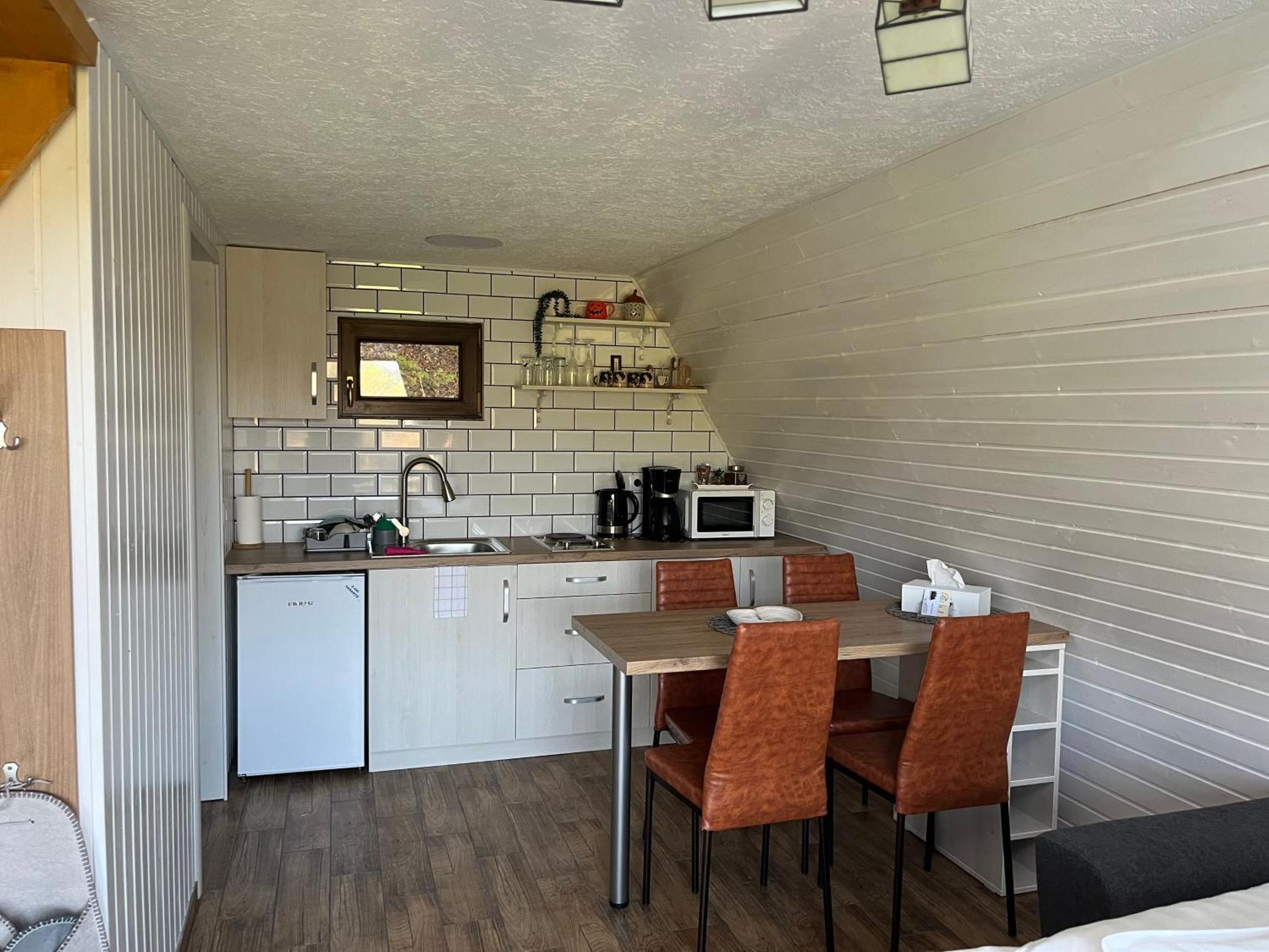 Casutele De Sub Padure Hotell Avrig Exteriör bild